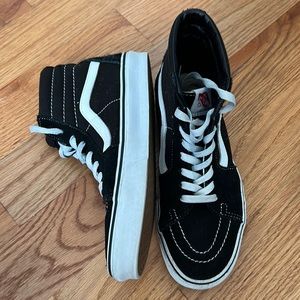 Black & white Vans Sk8-Hi